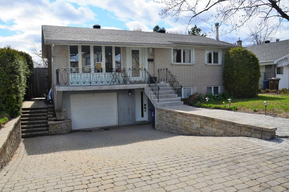 Description for 1768 Rue Le Royer Vimont (Laval)